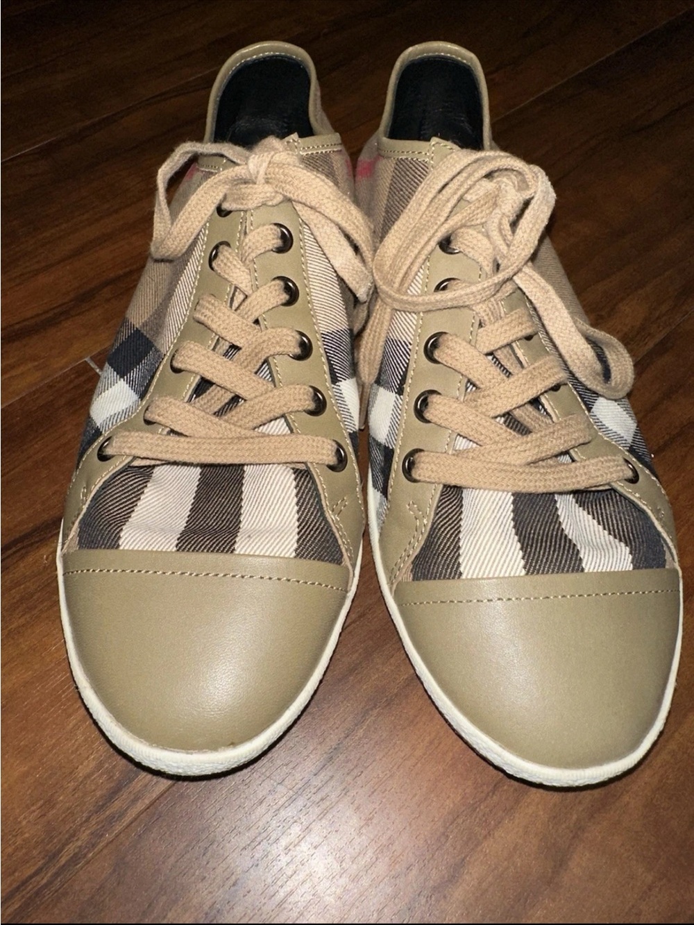 Burberry SNV Vintage Housecheck
Nova Check Canvas Lace-Up Sneakers
